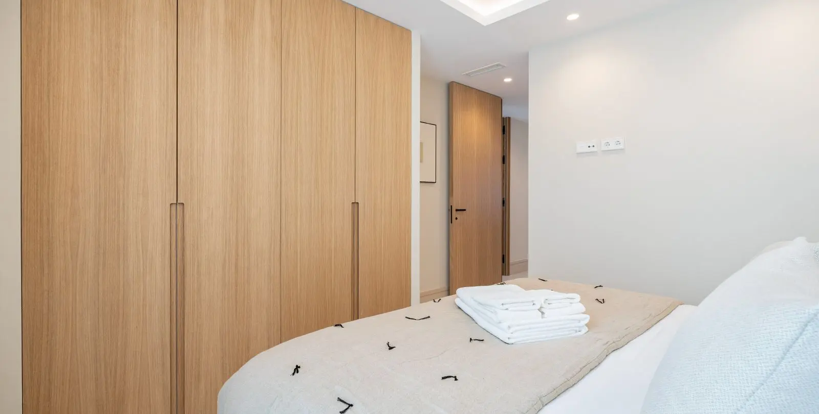 Venta de apartamento en planta media en Puerto Banús 14