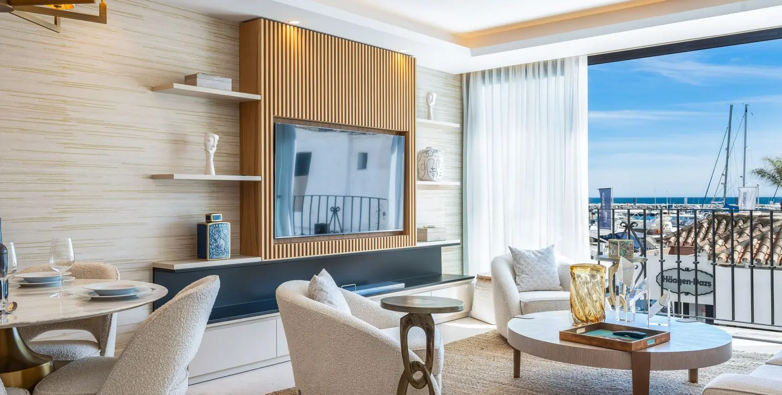 Venta de apartamento en planta media en Puerto Banús 16