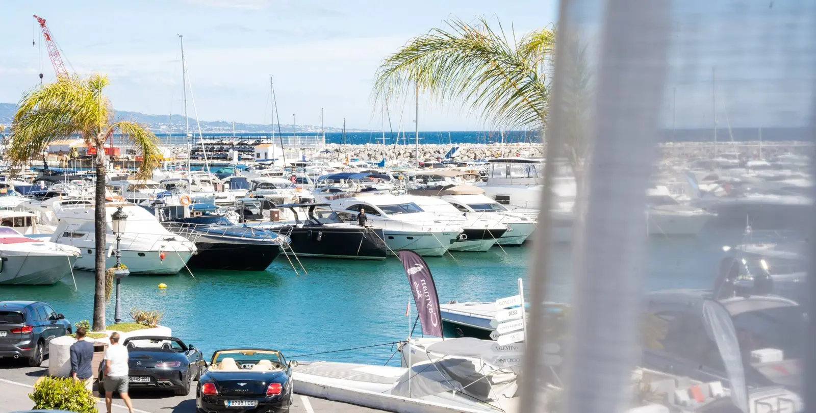 Venta de apartamento en planta media en Puerto Banús 18