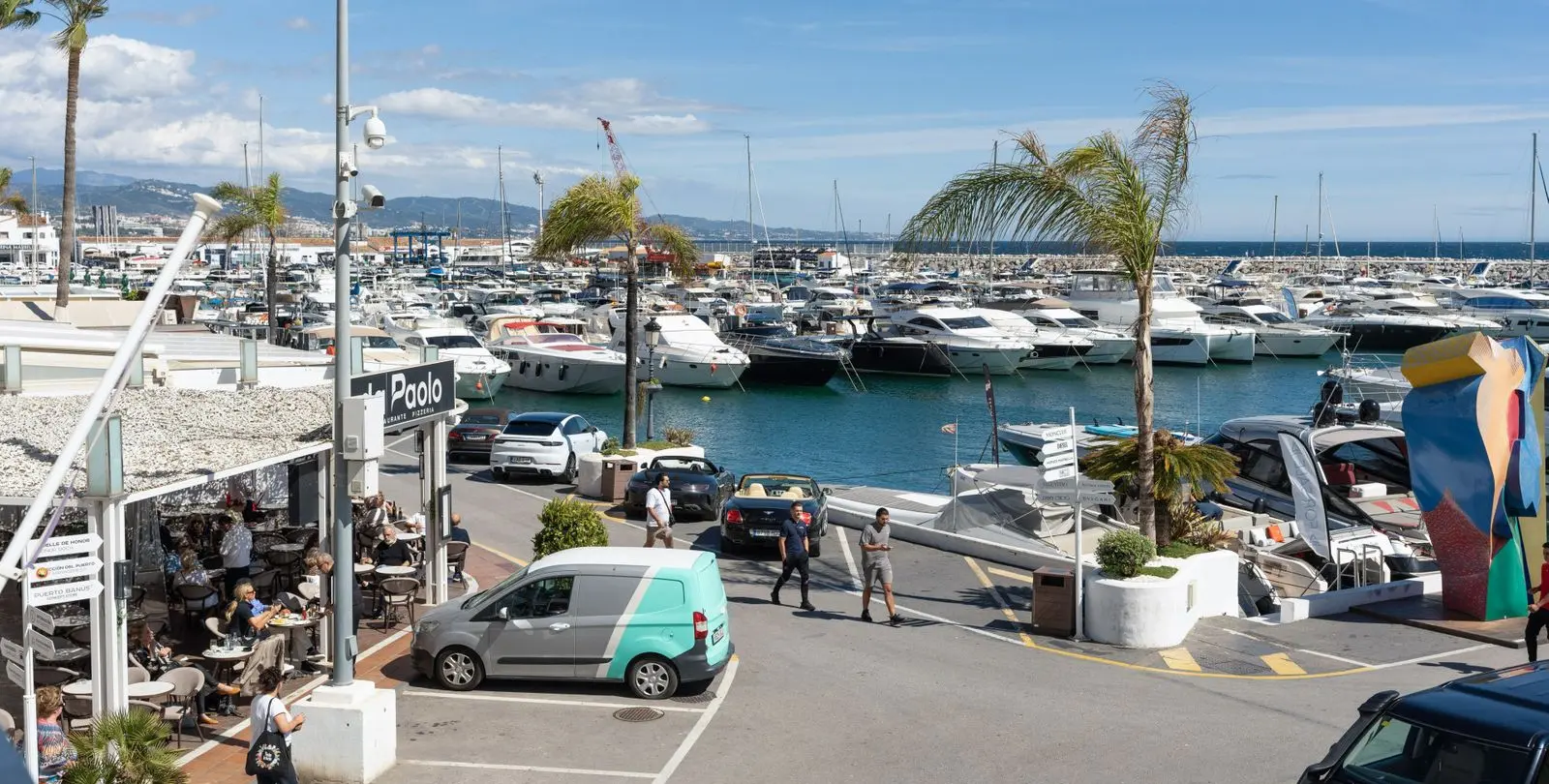 Venta de apartamento en planta media en Puerto Banús 19