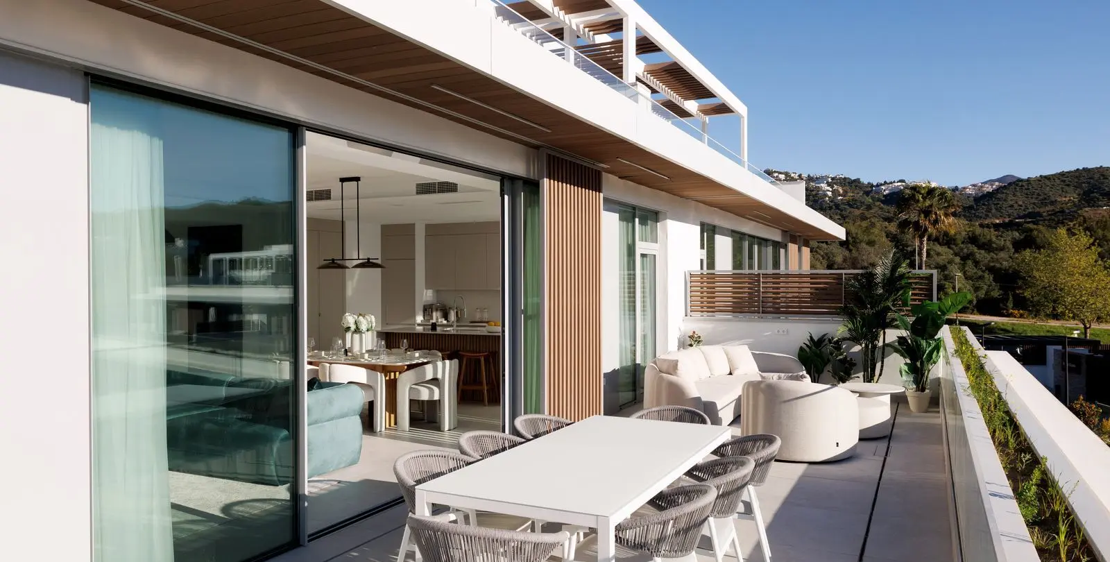 Продажа двухуровневого пентхауса в Marbella 1