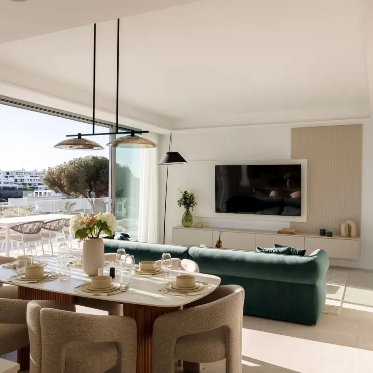 Продажа двухуровневого пентхауса в Marbella