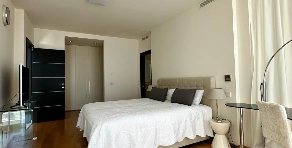 Sale of semi-detached house in The Golden Mile 9