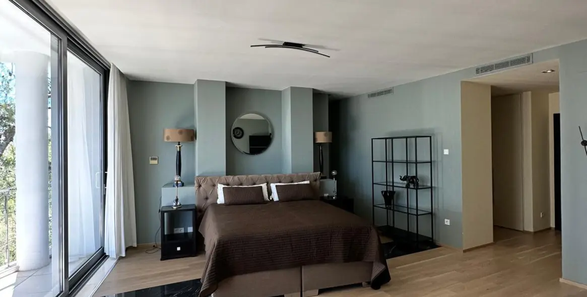 Sale of semi-detached house in The Golden Mile 10