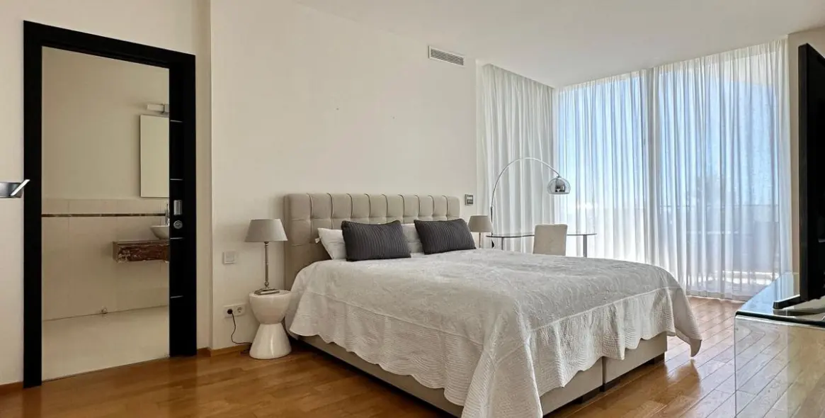 Sale of semi-detached house in The Golden Mile 11