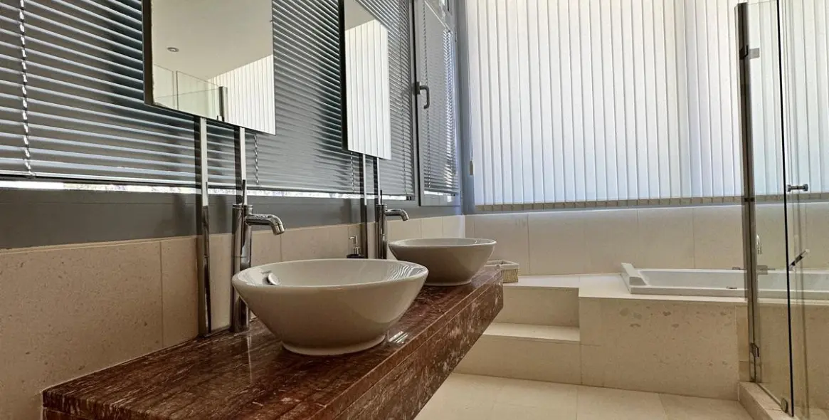 Sale of semi-detached house in The Golden Mile 13