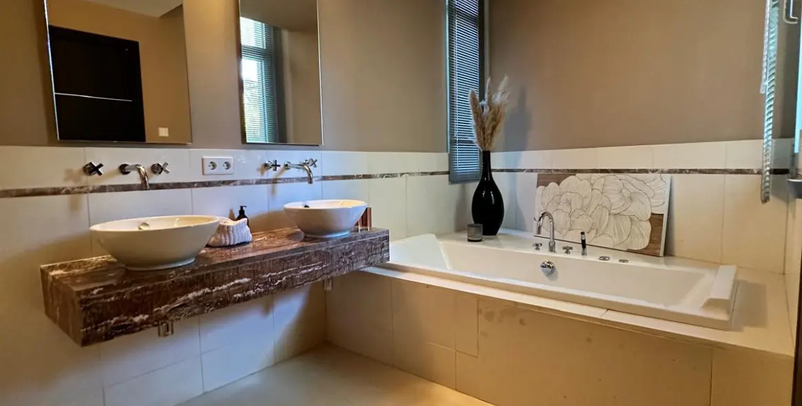 Sale of semi-detached house in The Golden Mile 14