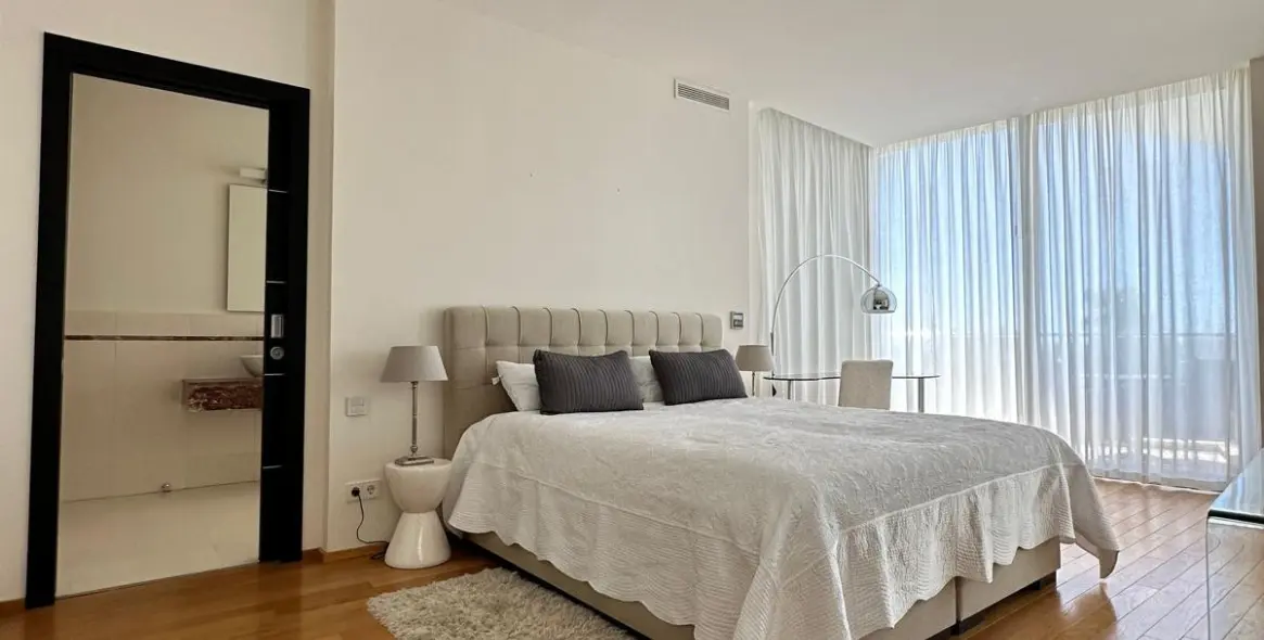 Sale of semi-detached house in The Golden Mile 16