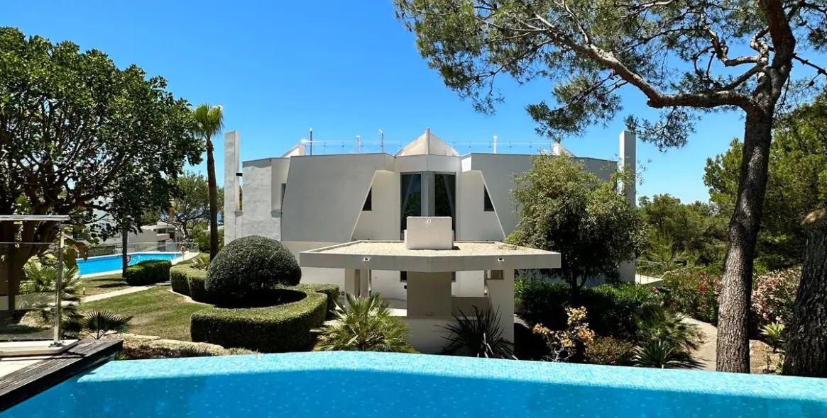 Sale of semi-detached house in The Golden Mile 25