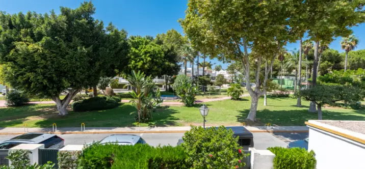 Sale of townhouse in The Golden Mile 2