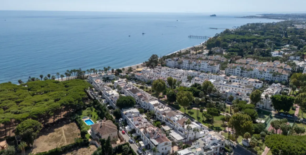 Sale of townhouse in The Golden Mile 4