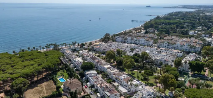 Sale of townhouse in The Golden Mile 3