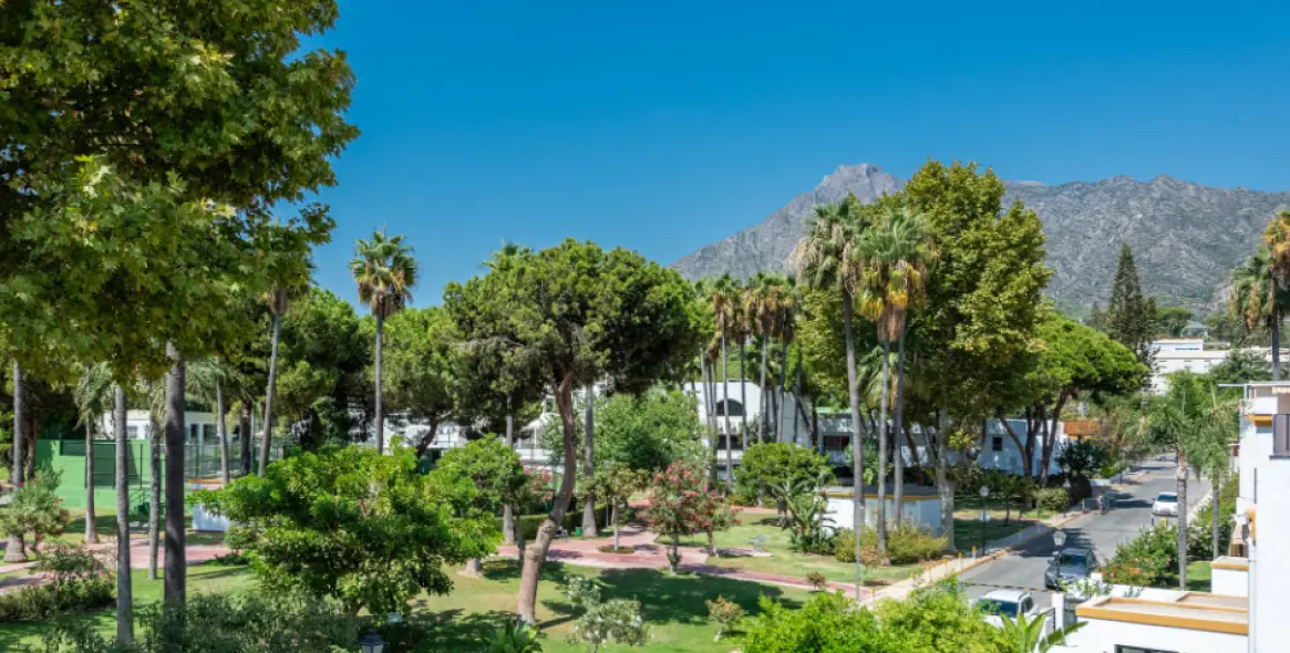 Sale of townhouse in The Golden Mile 6