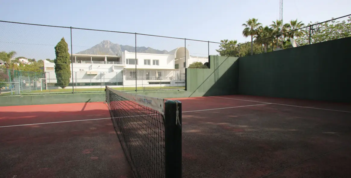 Sale of townhouse in The Golden Mile 7