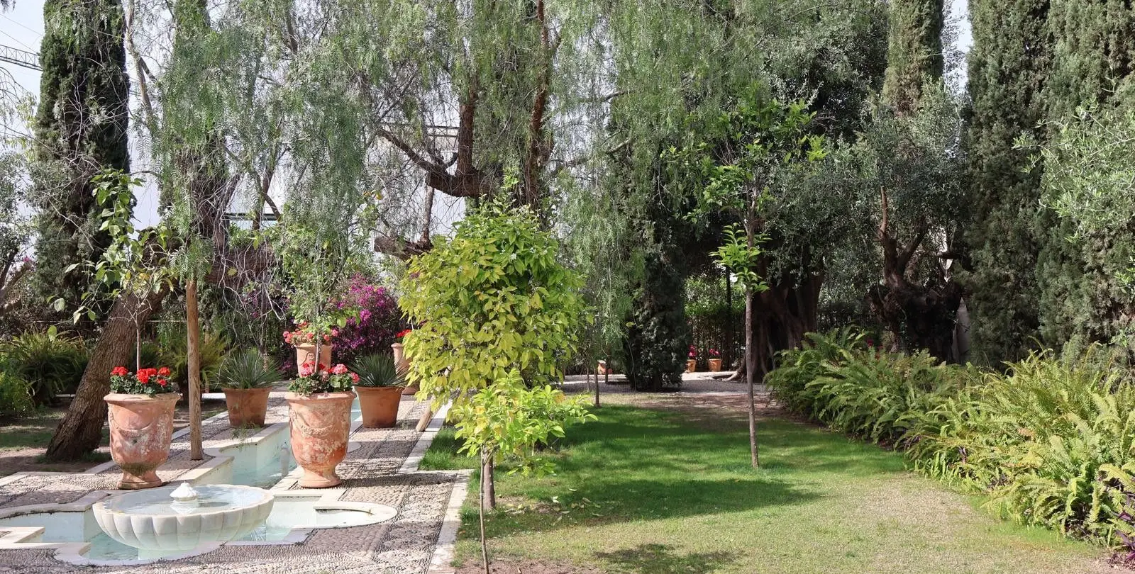 Sale of detached villa in The Golden Mile 11