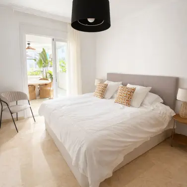 Краткосрочная аренда апартаментов на среднем этаже в Elviria