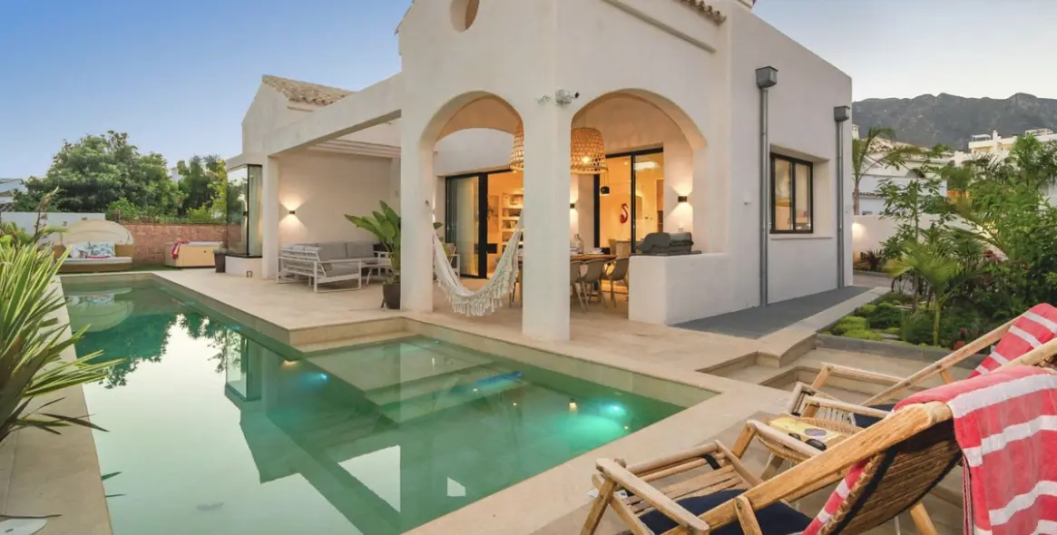 Long-term rent of detached villa in The Golden Mile 1