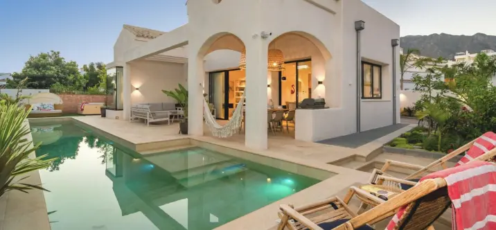 Long-term rent of detached villa in The Golden Mile 0