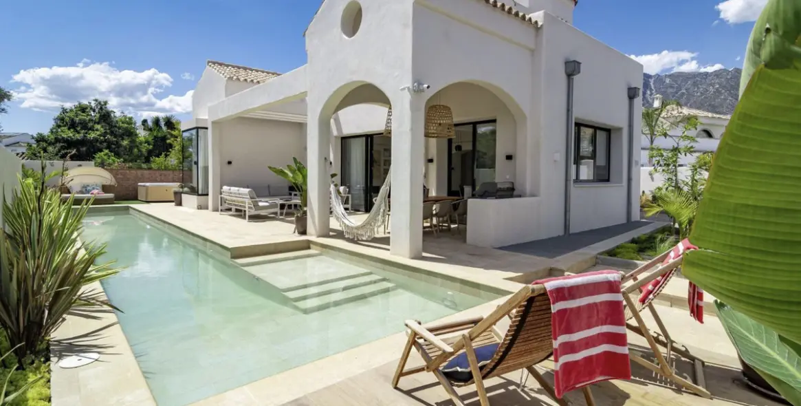 Long-term rent of detached villa in The Golden Mile 2