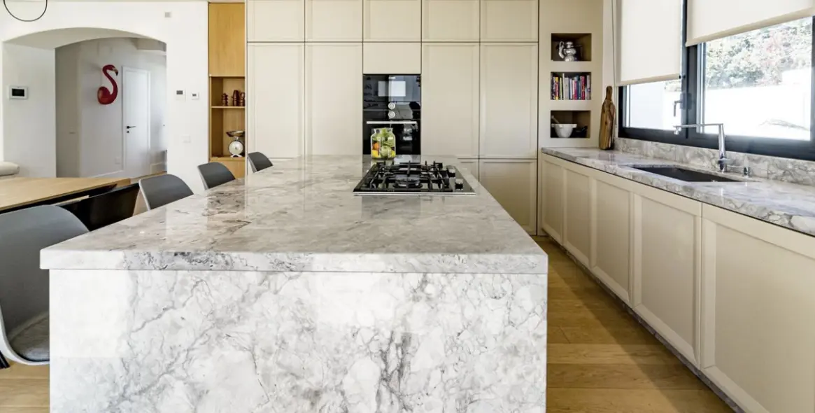 Long-term rent of detached villa in The Golden Mile 5