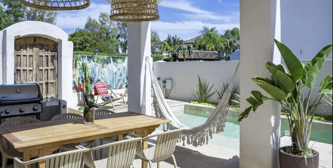 Long-term rent of detached villa in The Golden Mile 6