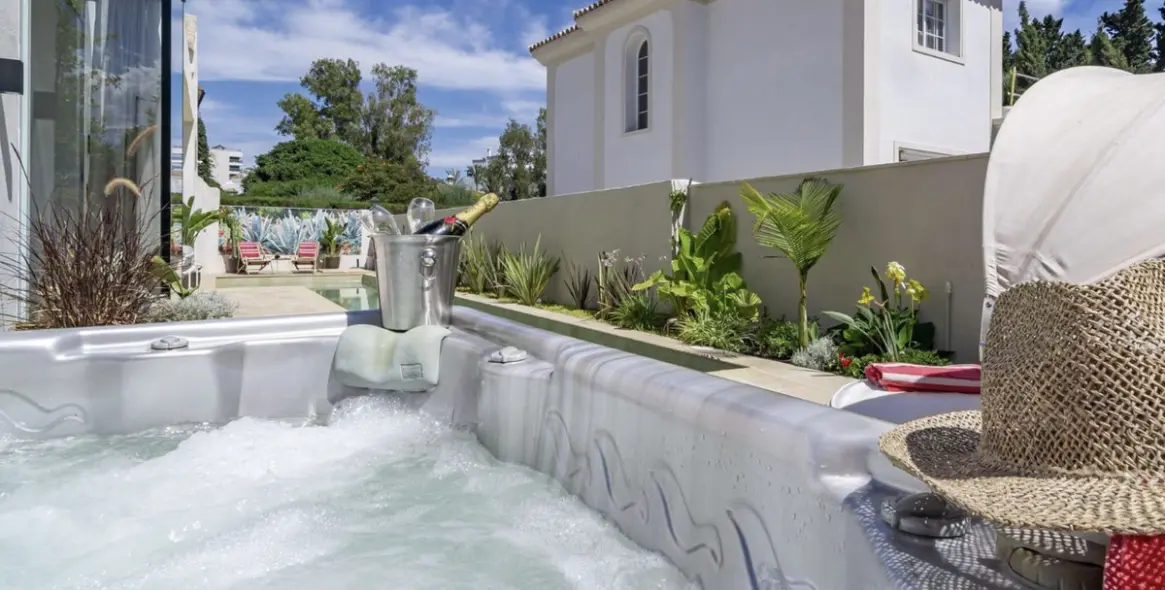 Long-term rent of detached villa in The Golden Mile 12