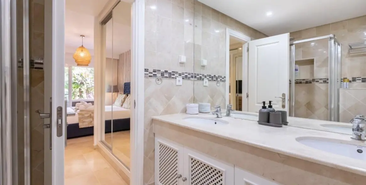 Долгосрочная аренда апартаментов на первом этаже в Puerto Banús 18