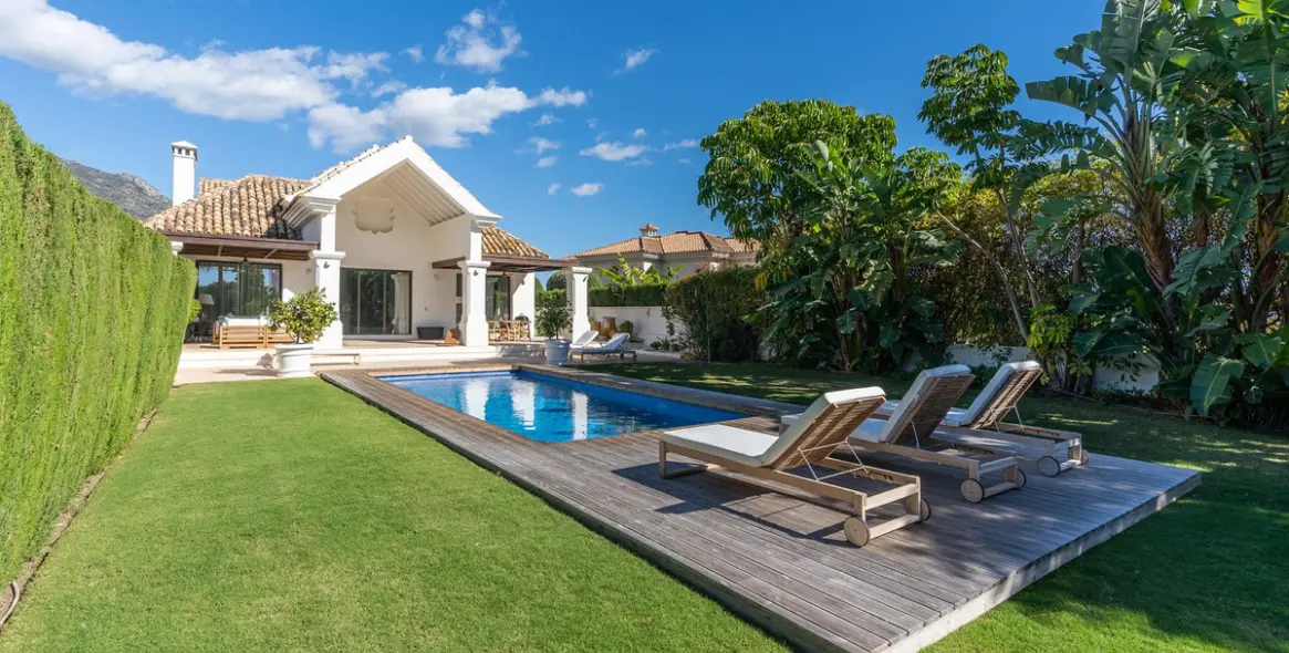 Long-term rent of detached villa in The Golden Mile 1