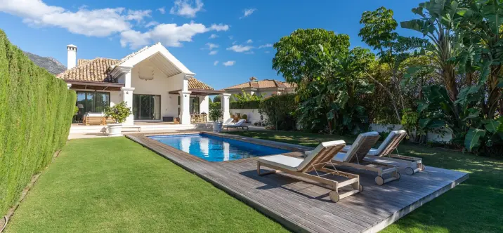 Long-term rent of detached villa in The Golden Mile 0