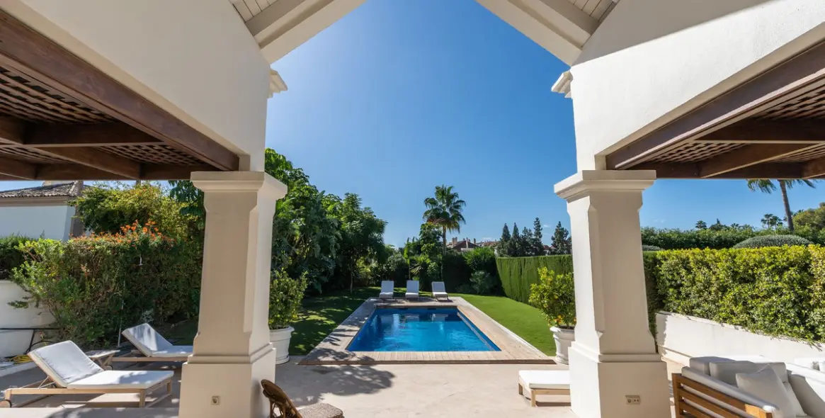 Long-term rent of detached villa in The Golden Mile 2
