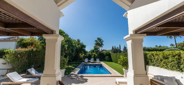 Long-term rent of detached villa in The Golden Mile 1