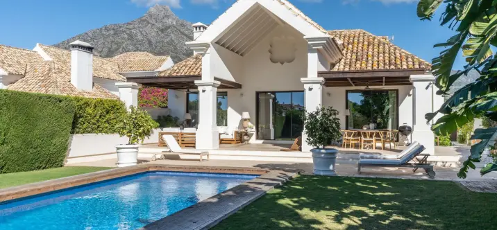 Long-term rent of detached villa in The Golden Mile 3