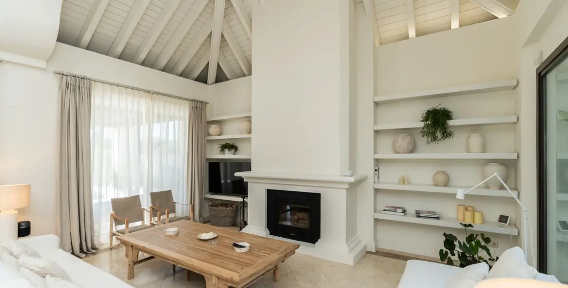 Long-term rent of detached villa in The Golden Mile 6