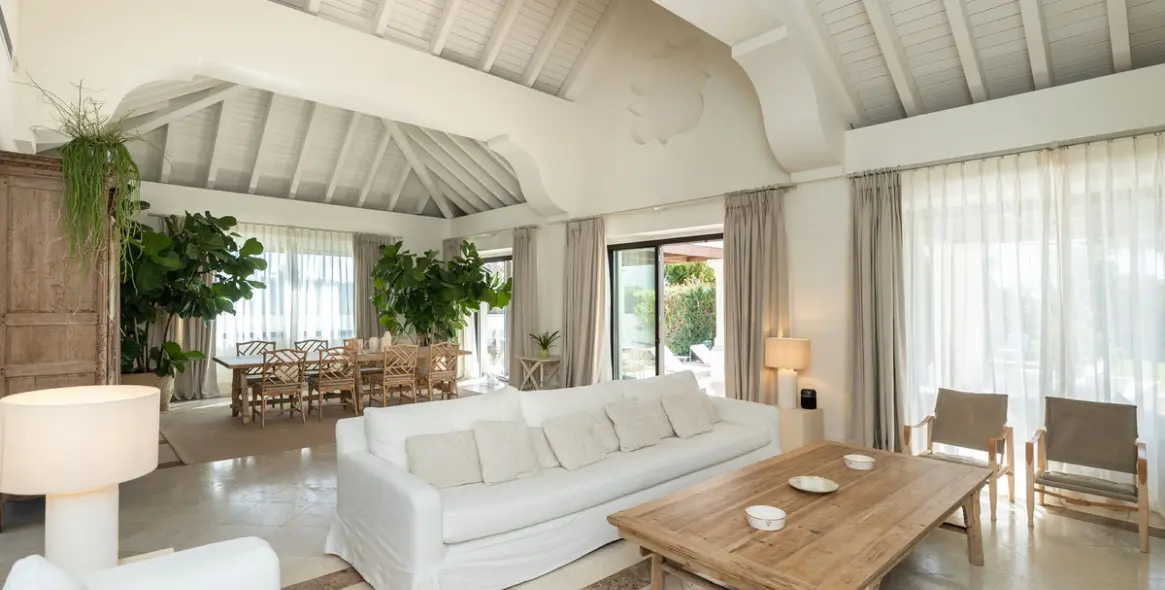 Long-term rent of detached villa in The Golden Mile 8