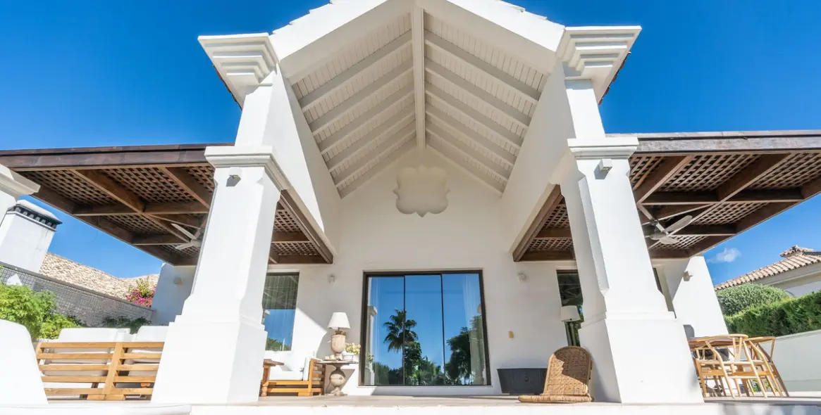 Long-term rent of detached villa in The Golden Mile 9