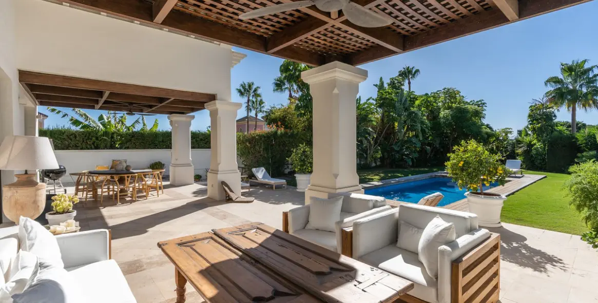 Long-term rent of detached villa in The Golden Mile 11