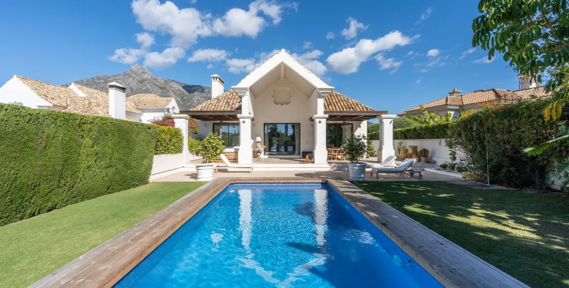 Long-term rent of detached villa in The Golden Mile 15