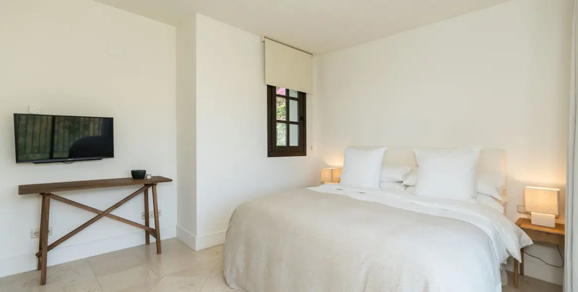 Long-term rent of detached villa in The Golden Mile 16