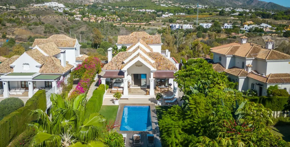 Long-term rent of detached villa in The Golden Mile 23