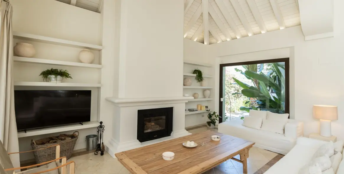 Long-term rent of detached villa in The Golden Mile 25