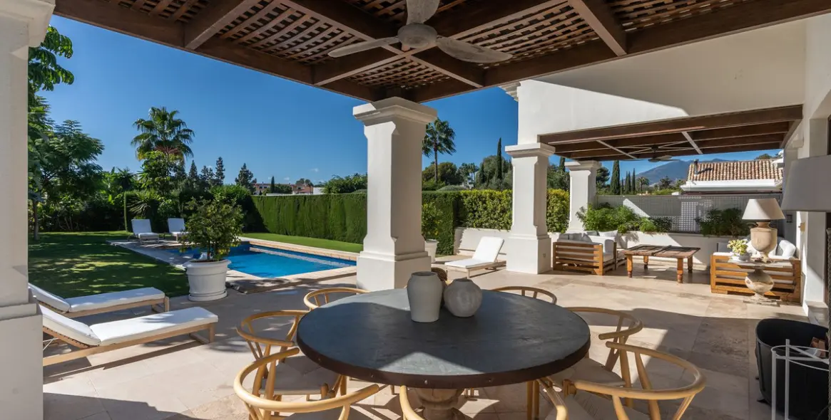 Long-term rent of detached villa in The Golden Mile 26