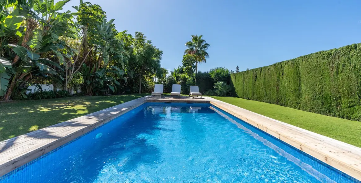 Long-term rent of detached villa in The Golden Mile 27