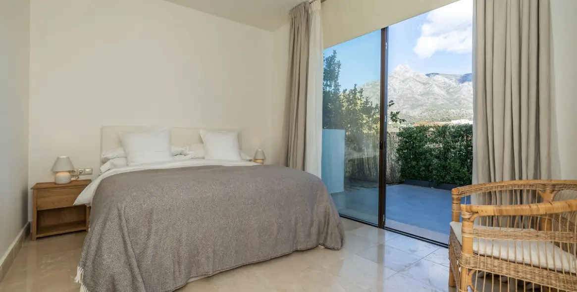 Long-term rent of detached villa in The Golden Mile 34