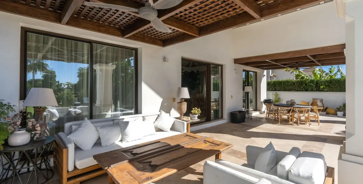 Long-term rent of detached villa in The Golden Mile 37