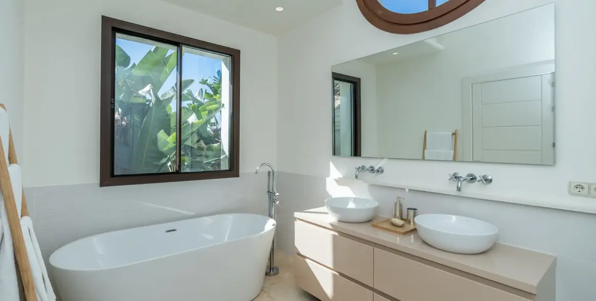 Long-term rent of detached villa in The Golden Mile 38