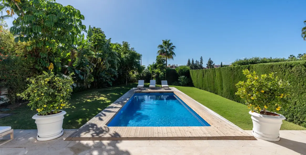 Long-term rent of detached villa in The Golden Mile 41