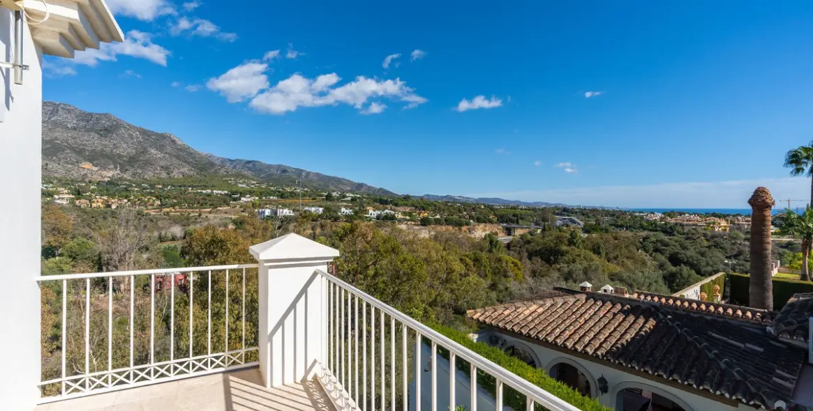 Long-term rent of detached villa in The Golden Mile 54