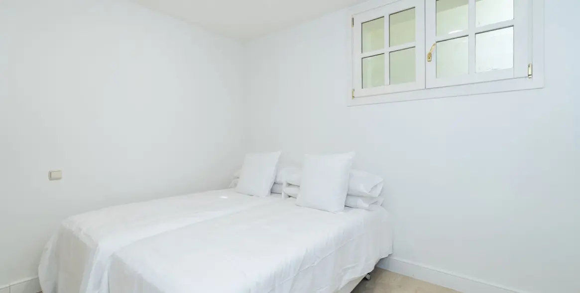 Long-term rent of detached villa in The Golden Mile 55