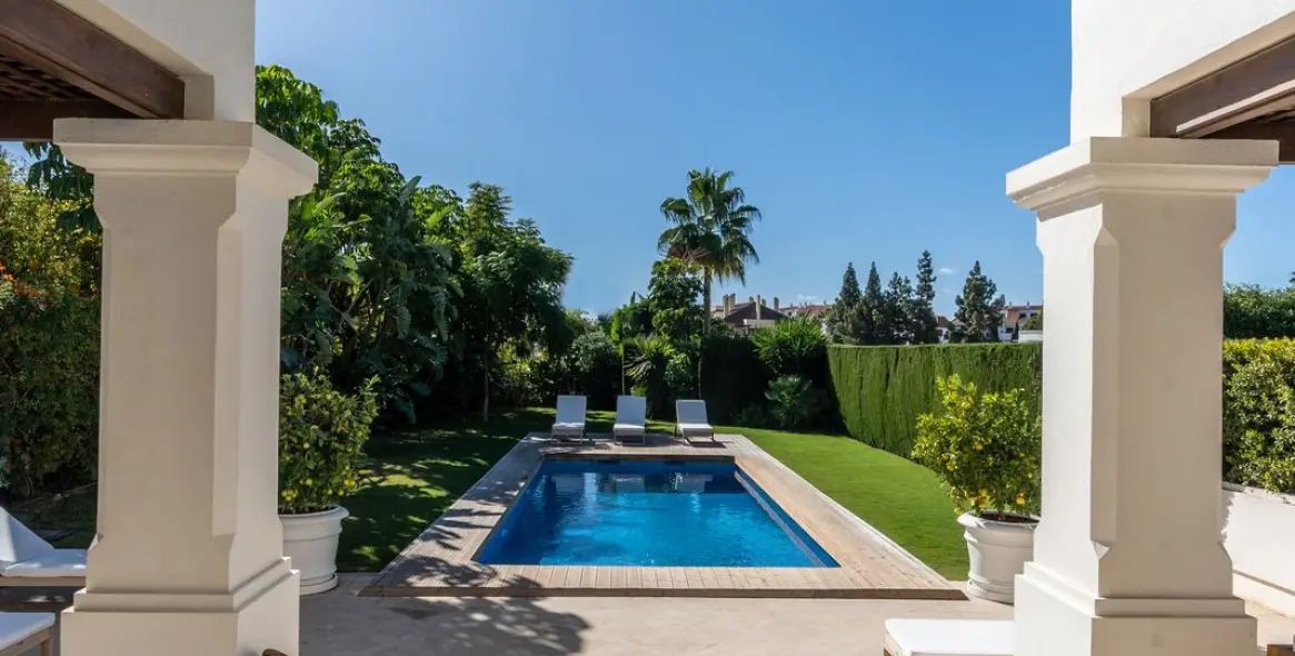 Long-term rent of detached villa in The Golden Mile 58