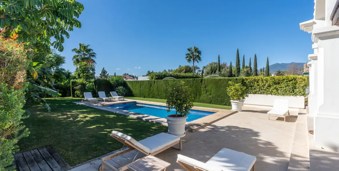Long-term rent of detached villa in The Golden Mile 62